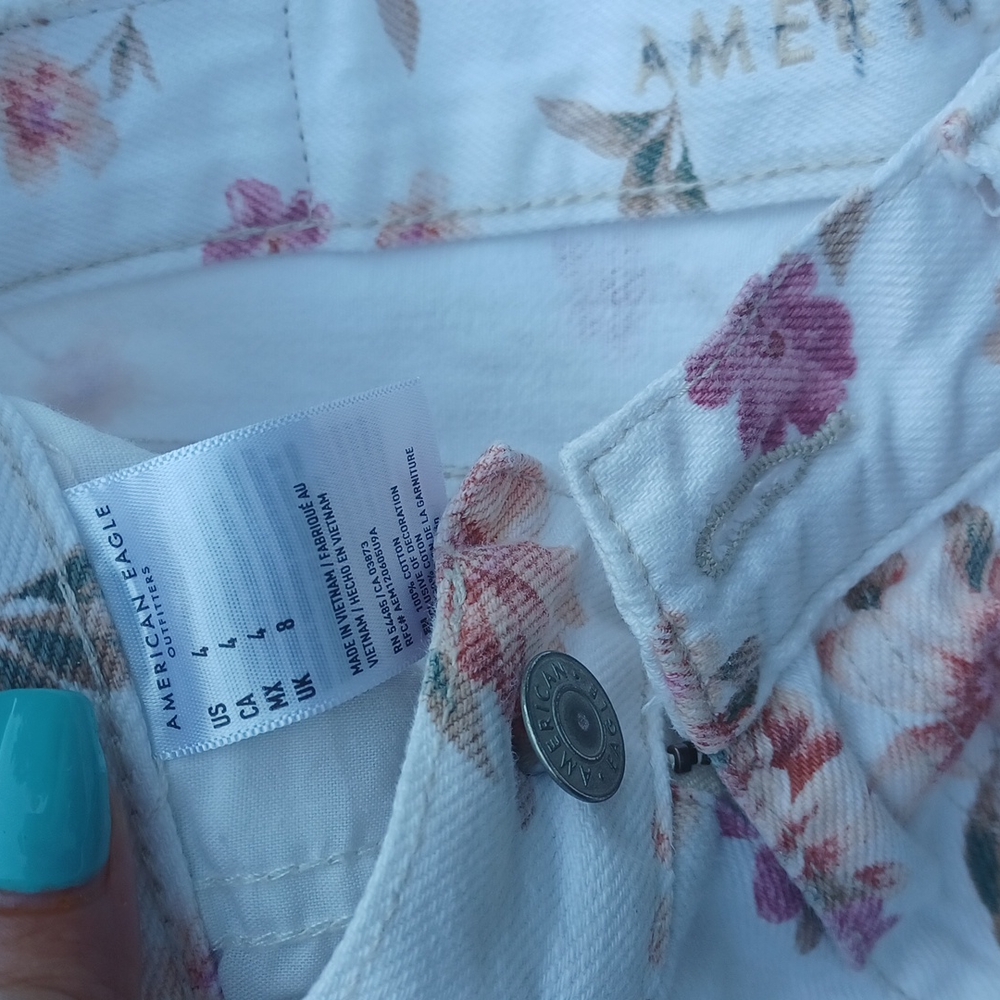 American Eagle Outfitters White Floral High Waist Shorts - Picture 5 of 10